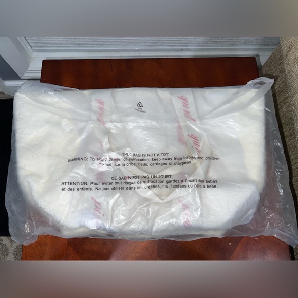 Victoria’s Secret Fuzzy Weekender Tote Bag - NWT - Picture 2 of 3